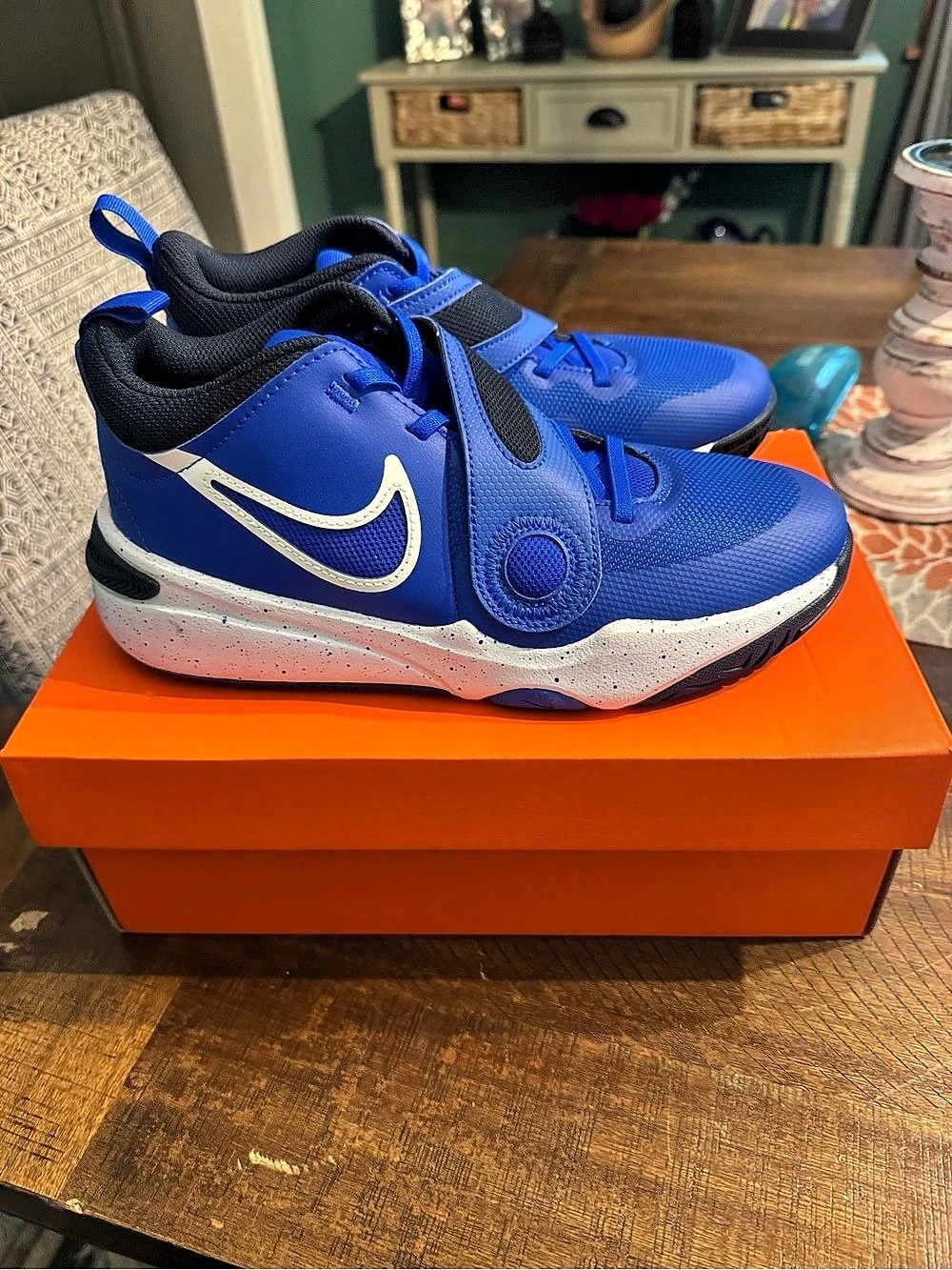 Nike Team Hustle D 11 Kids Basketball Shoes Blue & White US 6Y Brand New